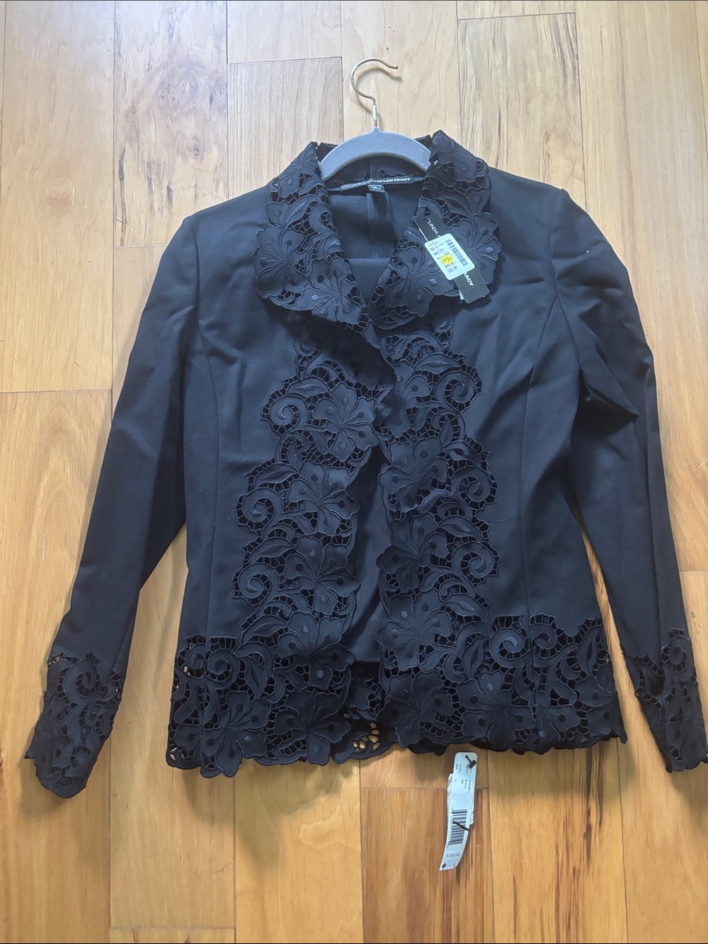 Linda Allard Ellen Tracy pantsuit black with eyelet lace detail size 6 petite.